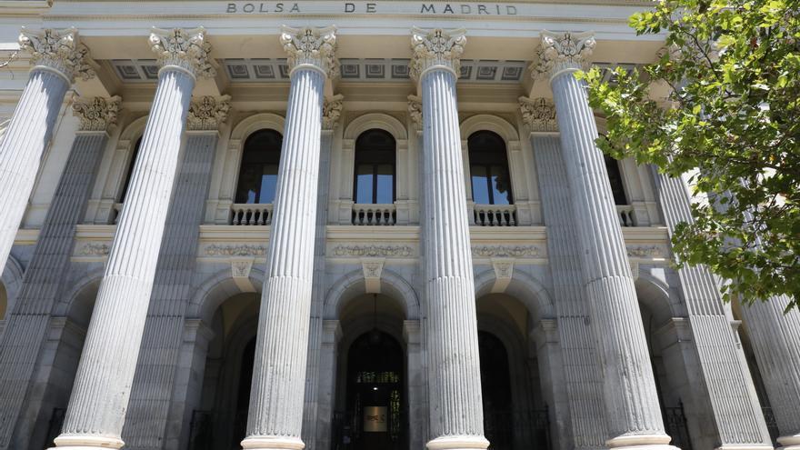 Fachada del edificio de la Bolsa de Madrid.