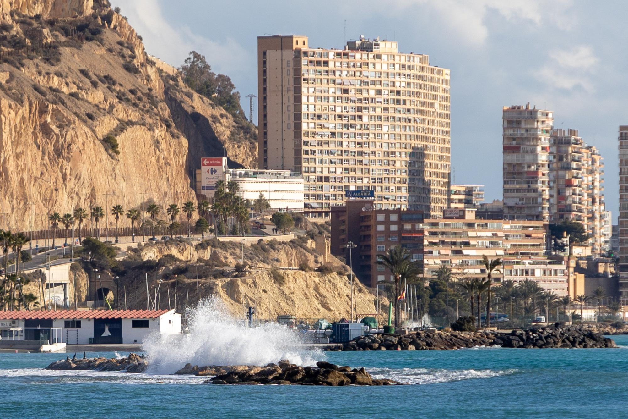 El temporal marítimo se asoma al Postiguet