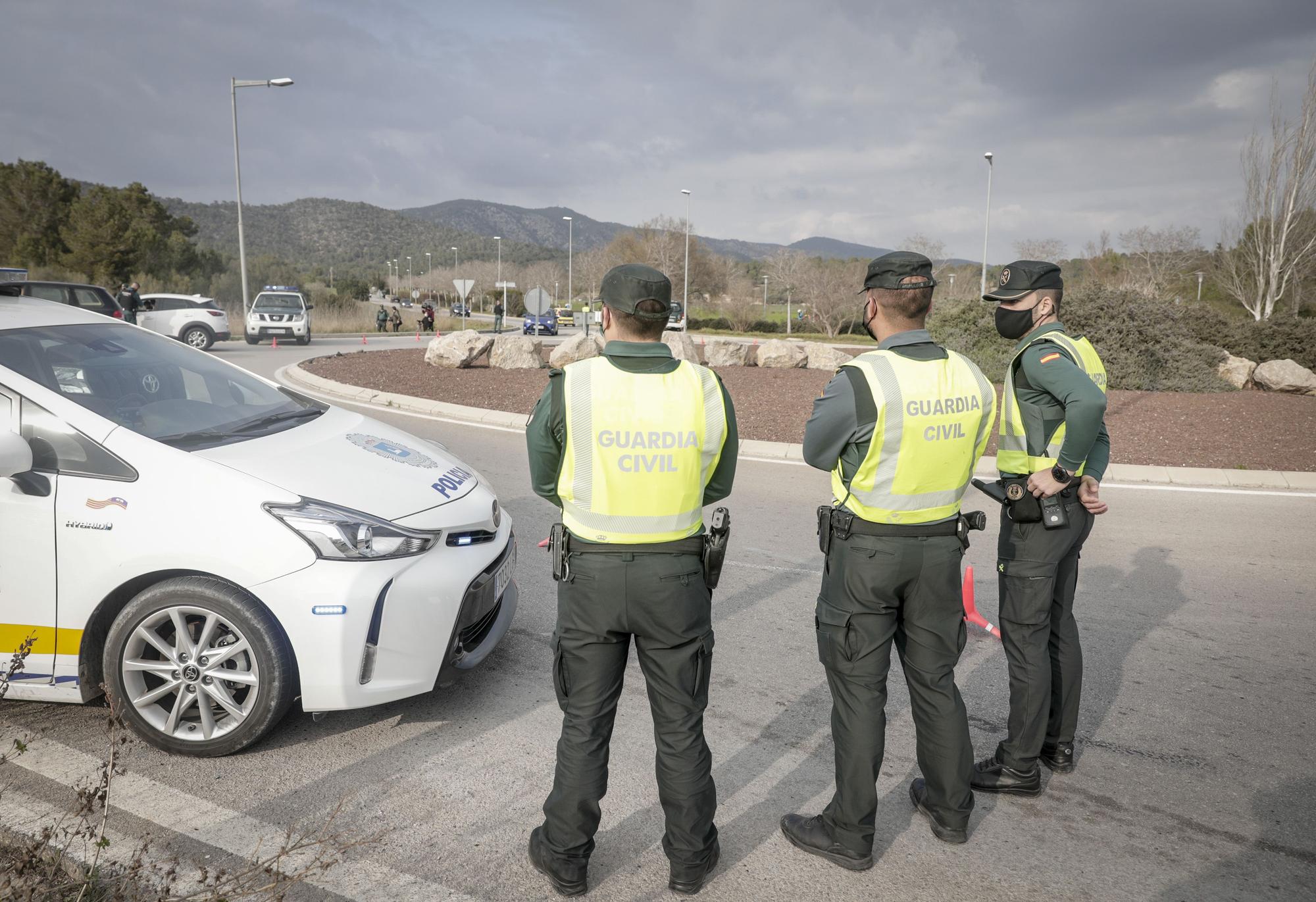 Desescalada de la tercera ola del coronavirus en Mallorca: Policía y Guardia Civil intensifican los controles en playas, bares y carreteras