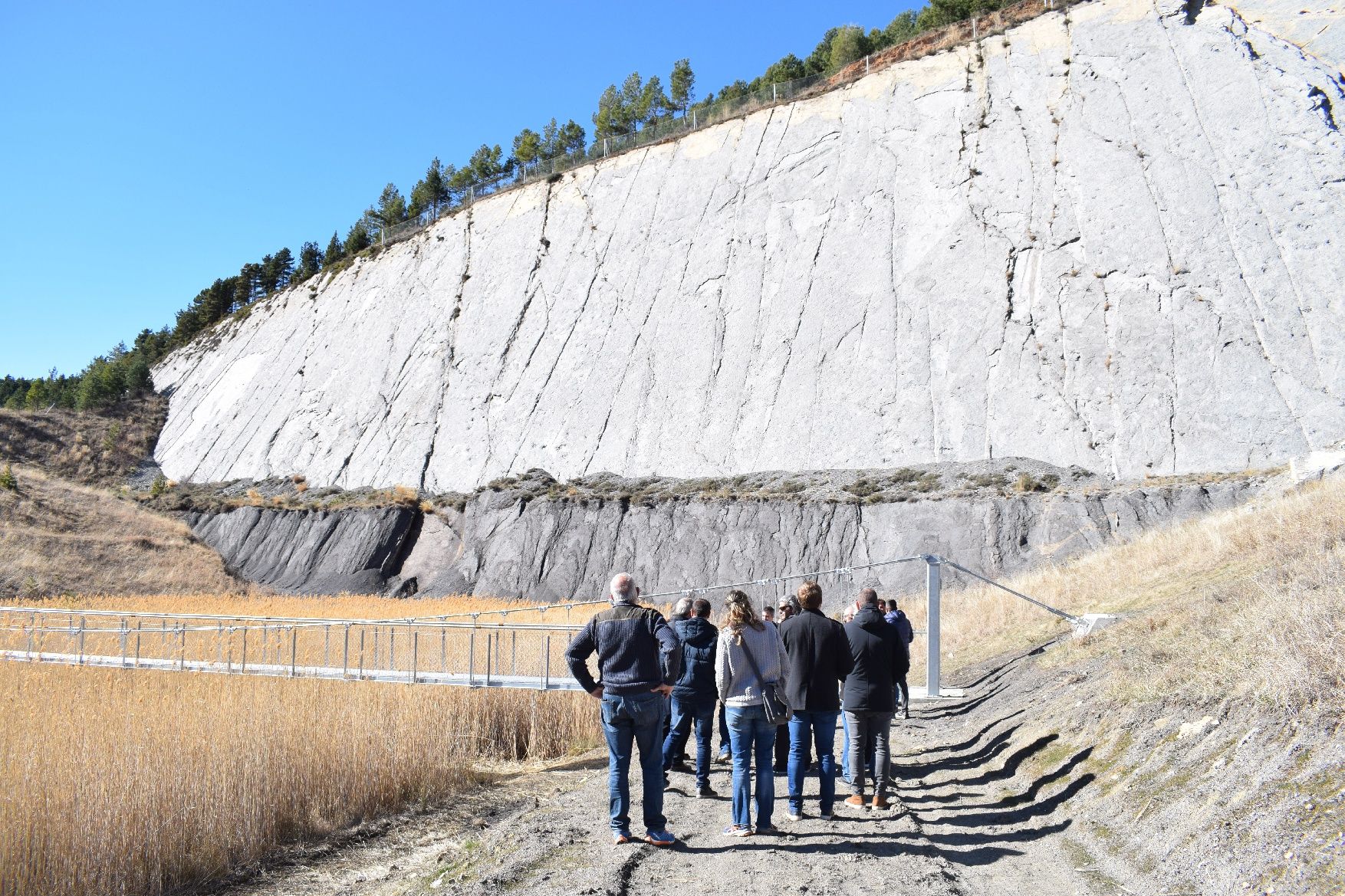 Un nou itinerari exterior permet veure més de prop les petjades de dinosaure a Fumanya