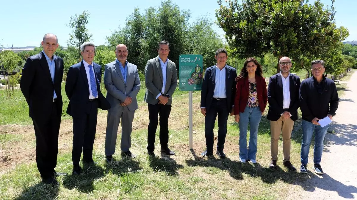 El parque de Santa Rosa de Lima de Alcalá amplía su nodo de biodiversidad con más de 800 arbustos gracias a Fundación Ibercaja