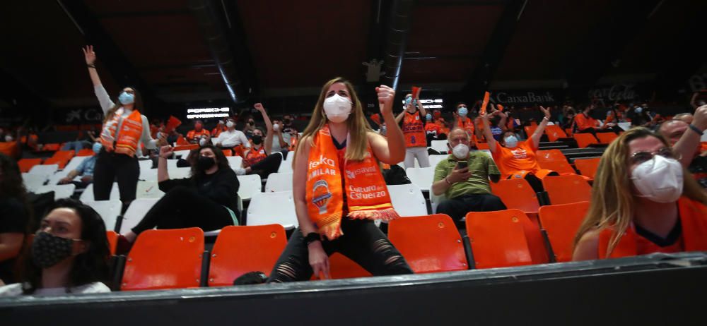 Pantallas gigantes en la Fonteta