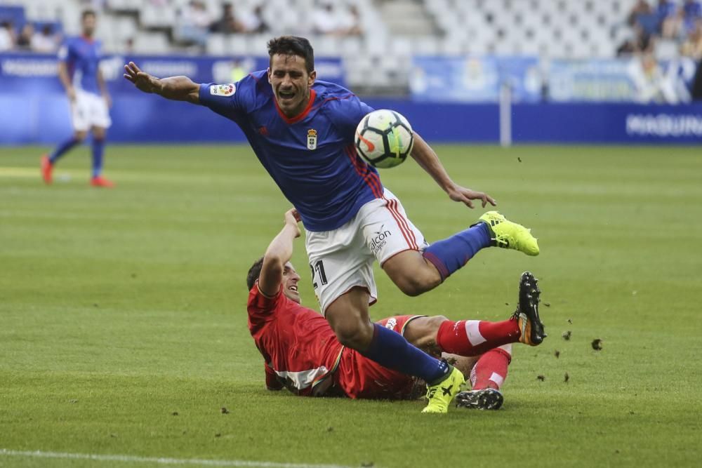 El partido entre el Real Oviedo y el Rayo Vallecano, en imágenes