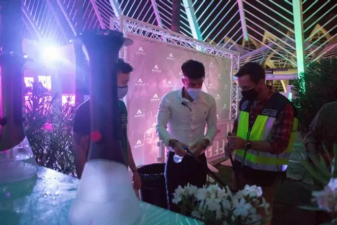 La policía inspecciona pubs y discotecas de València por el coronavirus