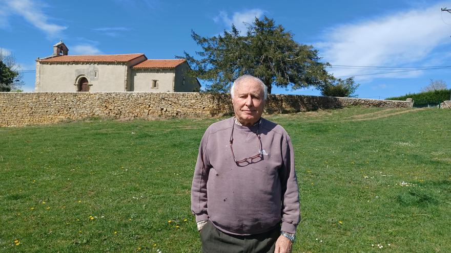 Villanueva luce su capilla: los vecinos mejoran el entorno del templo, uno de los más antiguos de Llanera