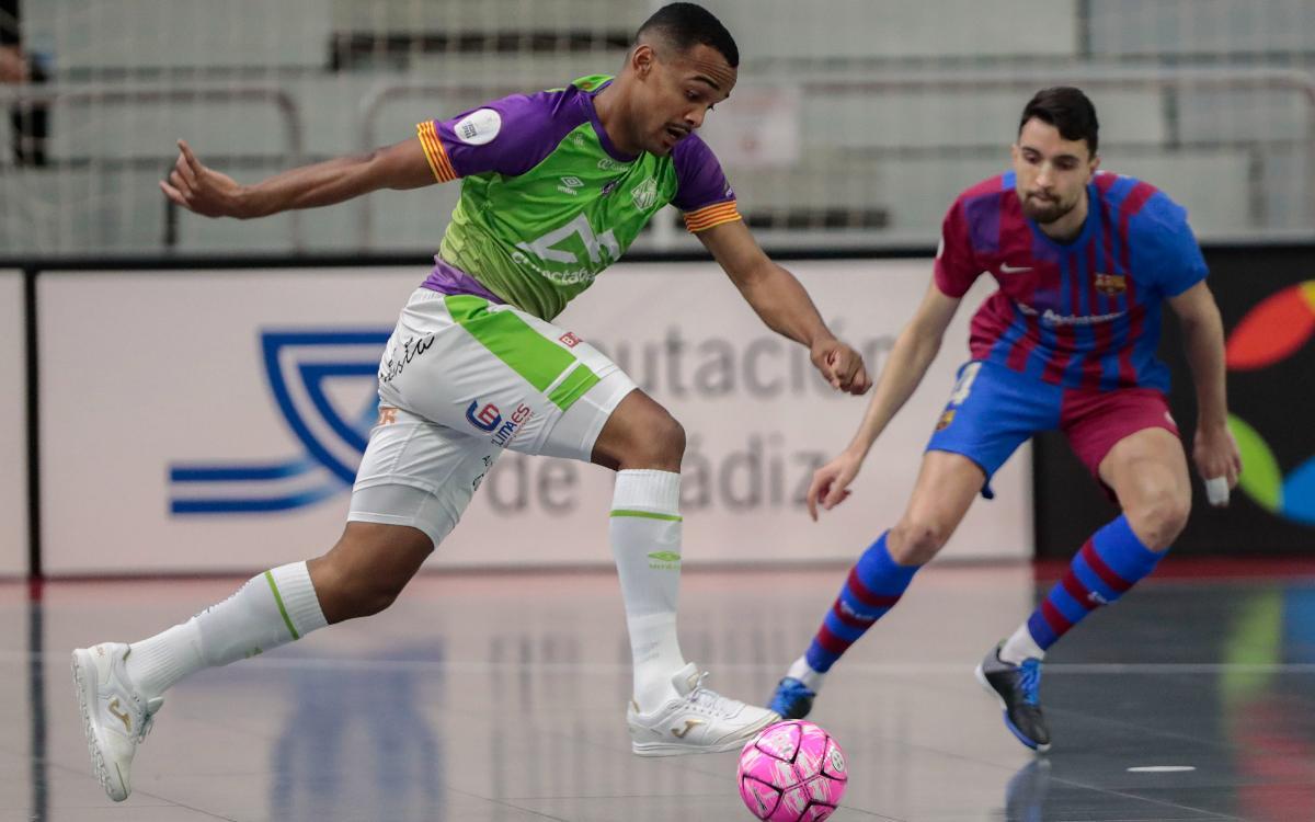 Higor, defendido por André Coelho en su etapa en Palma Futsal