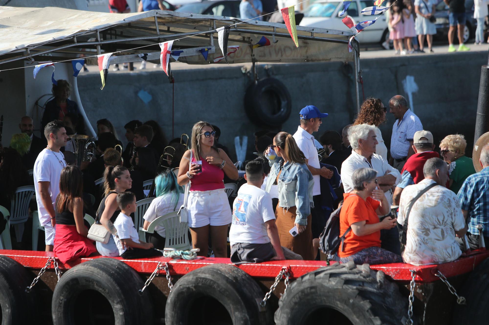 Decenas de barcos en la procesión marítima de Moaña