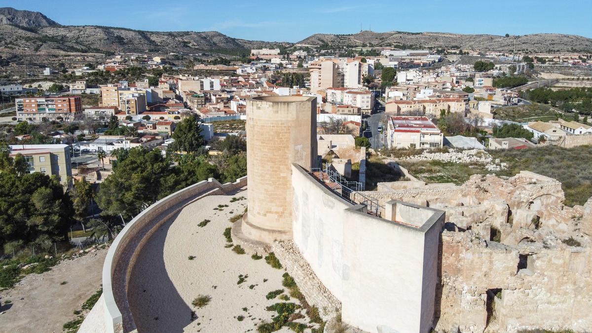 El castillo-palacio de Elda en una imagen aérea.