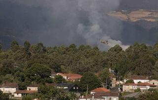 Libertad vigilada para el presunto autor de 15 incendios en Maceda, y dos investigados por cuatro focos en Avión