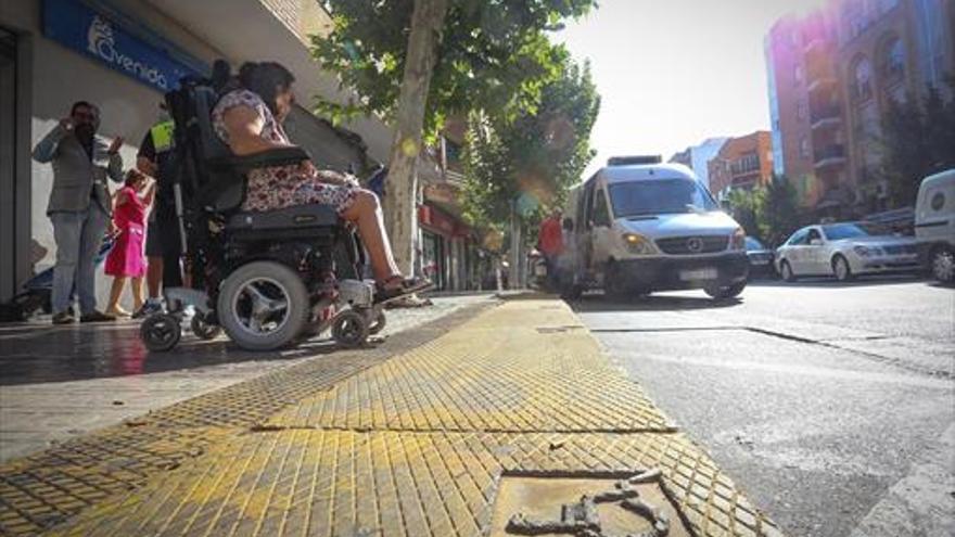 Las paradas de bus urbano de Badajoz se señalizarán con lengüetas