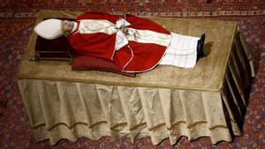 Fieles despiden a Benedicto XVI