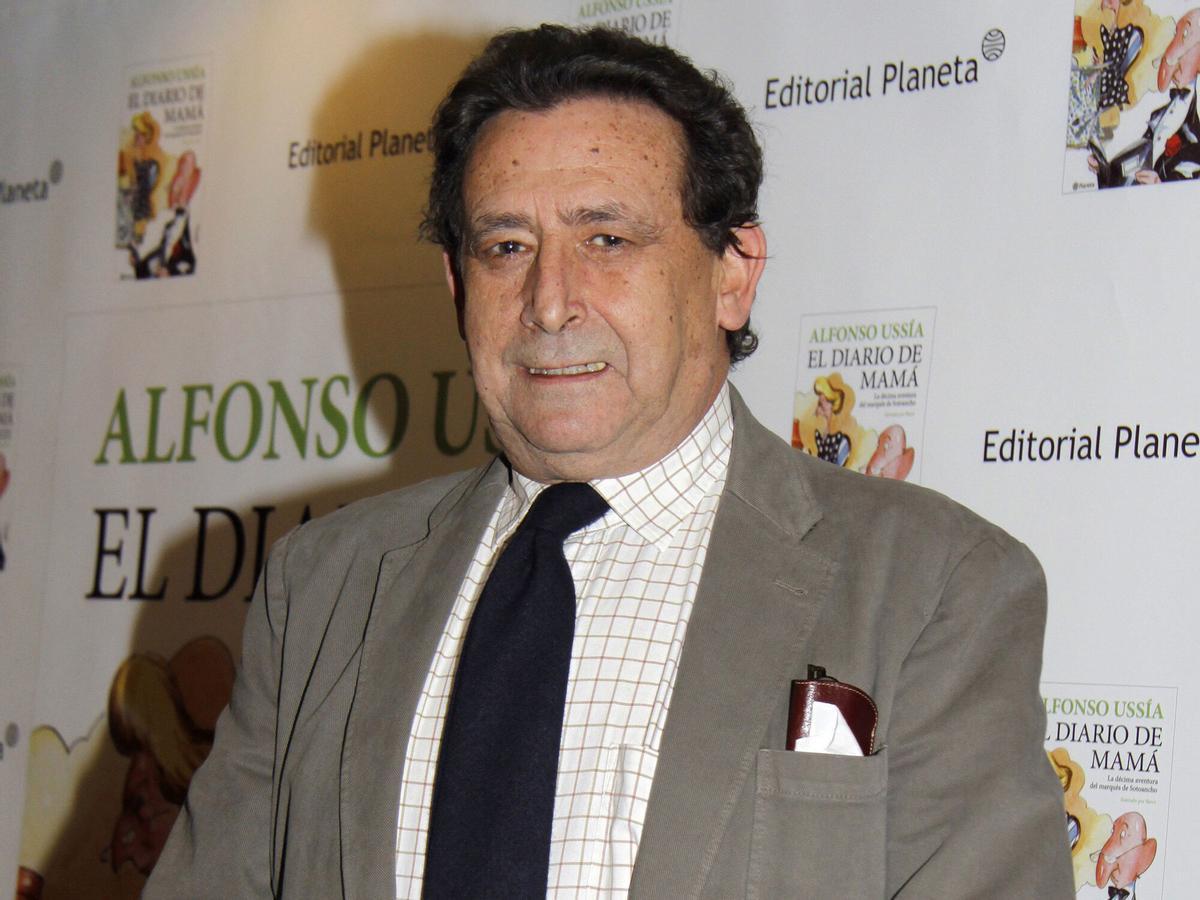 (Foto de ARCHIVO) PRESENTACION DEL NUEVO LIBRO DE ALFONSO USSIA, "DIARIO DE MAMA" 03/12/2009. Muere a los 77 años el periodista Alfonso Ussía;category_code_new