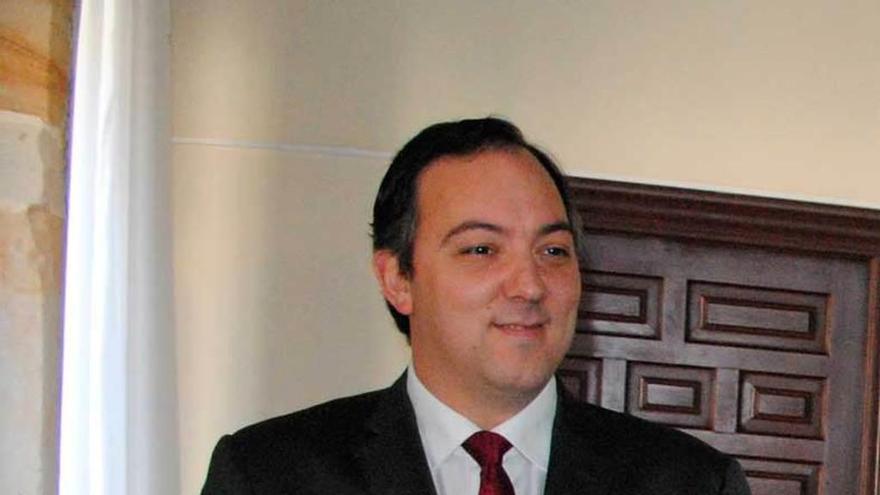 Alejandro Vega.