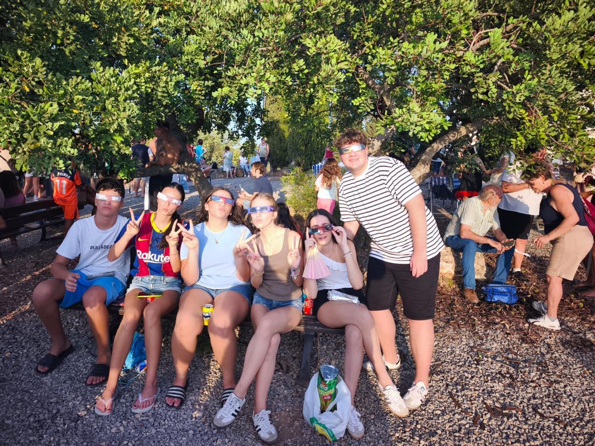 Preparados para el eclipse en Alfara-- Preparados para el eclipse en Alfara--