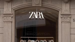 Una tienda de la franquicia Zara en Barcelona, a 7 de agosto de 2023, en Barcelona, Catalunya (España). 