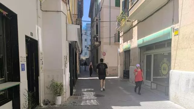 VÍDEO |  La calle Sant Esperit emerge por la masificación turística en Sant Miquel en el centro de Palma: “Evitamos que los guiris nos atropellen”