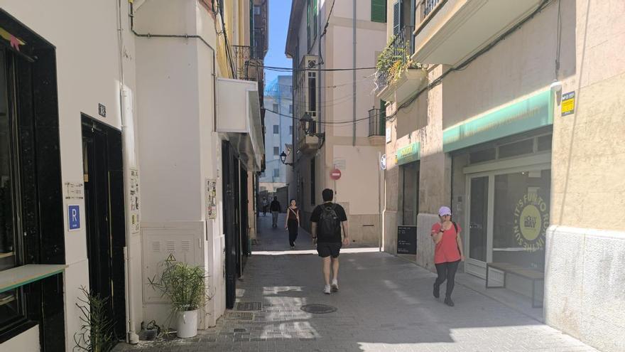 VÍDEO | La calle Sant Esperit emerge por la masificación turística en Sant Miquel en el centro de Palma: “Evitamos que los guiris nos atropellen”