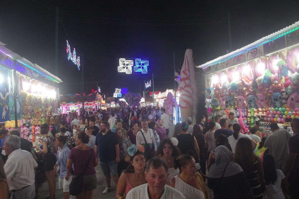 Lleno en el Real la primera noche de la Feria de Málaga 2025