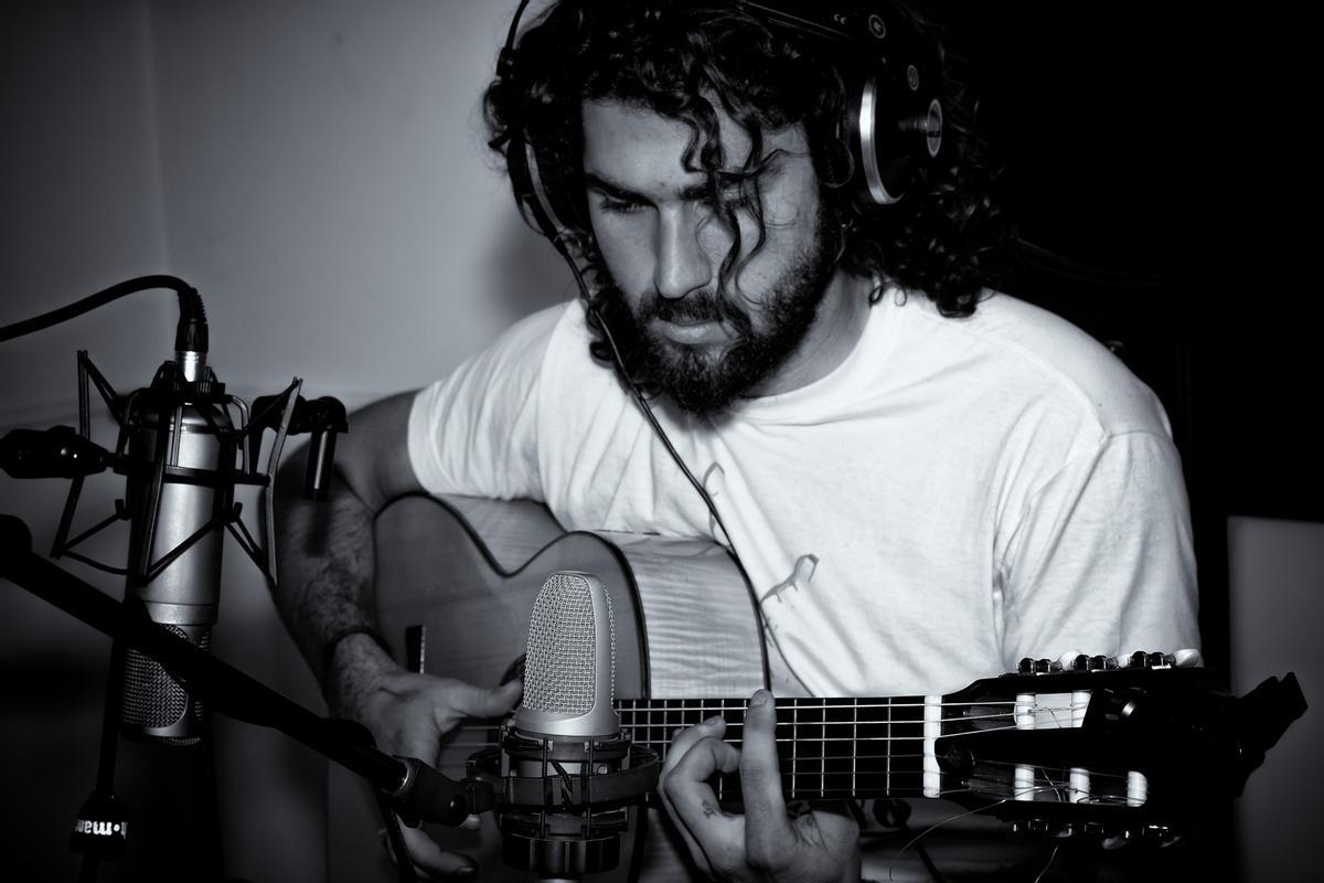 Alejandro Astola, durante una grabación