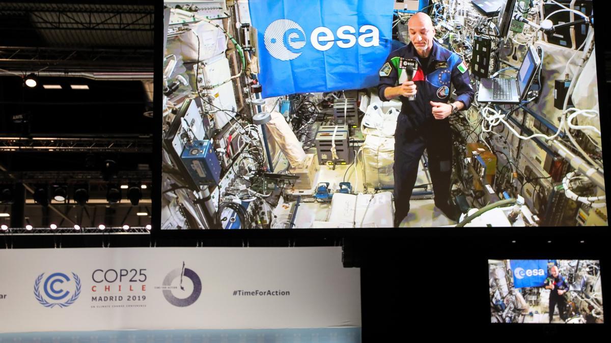 El astronauta Luca Parmitano durante una conexión desde una estación espacial de la ESA