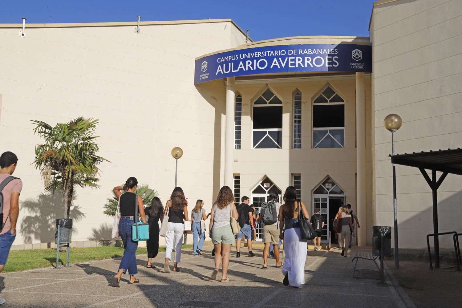 El retorno de la actividad a los institutos y la Universidad, en imágenes