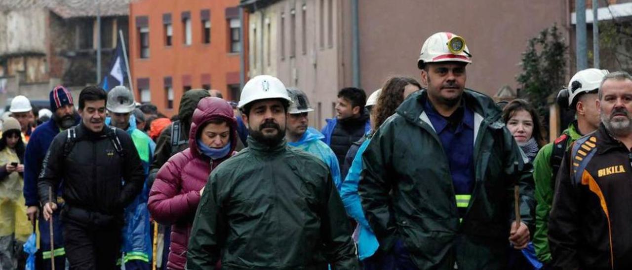 Trabajadores de la Hullera Vasco Leonesa que están en un ERE, en una protesta.