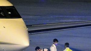 Messi parte a París en su avión privado después de recuperarse del Covid