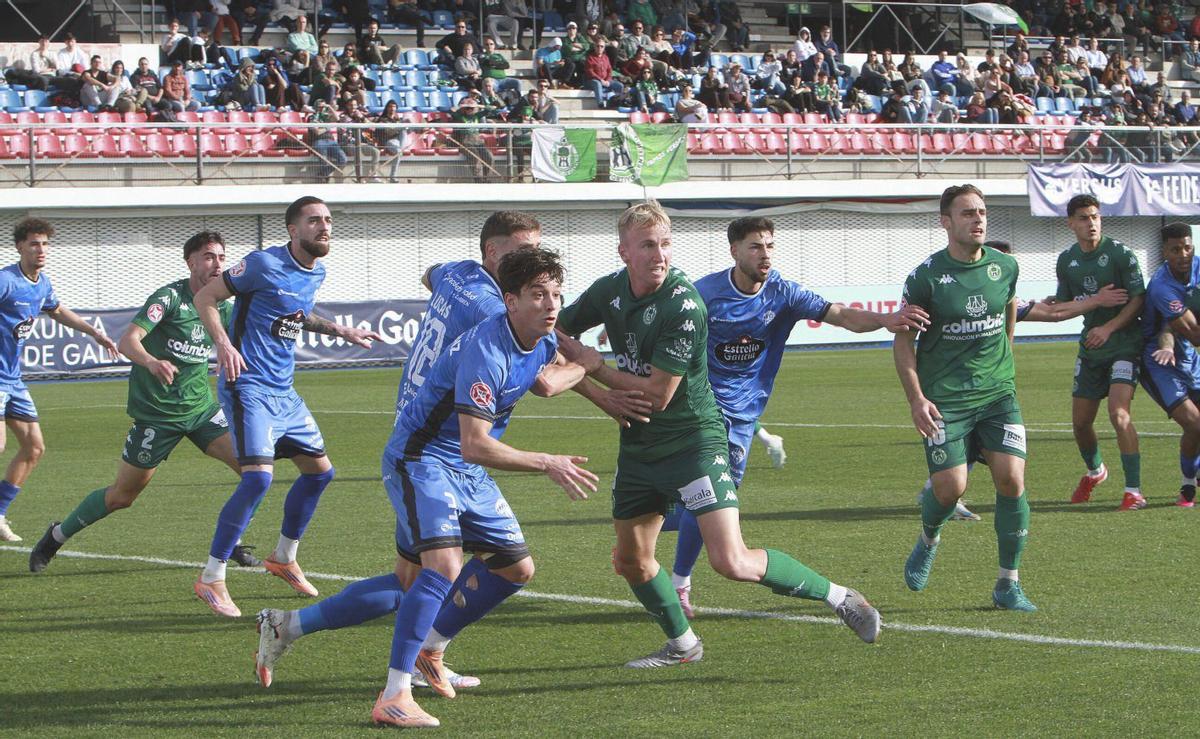 Un momento del partido disputado ayer en O Couto. | IÑAKI OSORIO