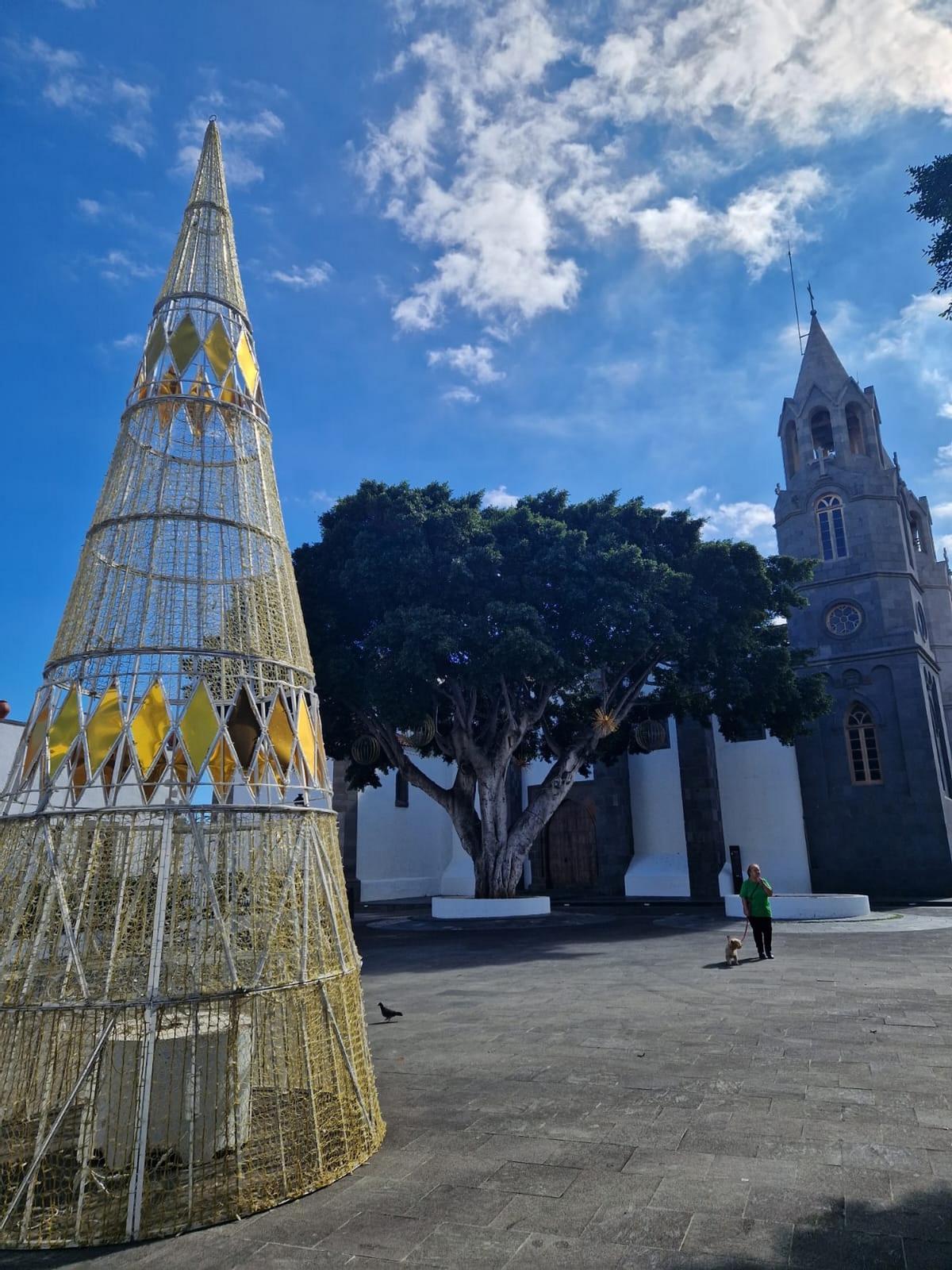 Telde coloca 170.000 bombillas microled para adornar las calles durante la Navidad.