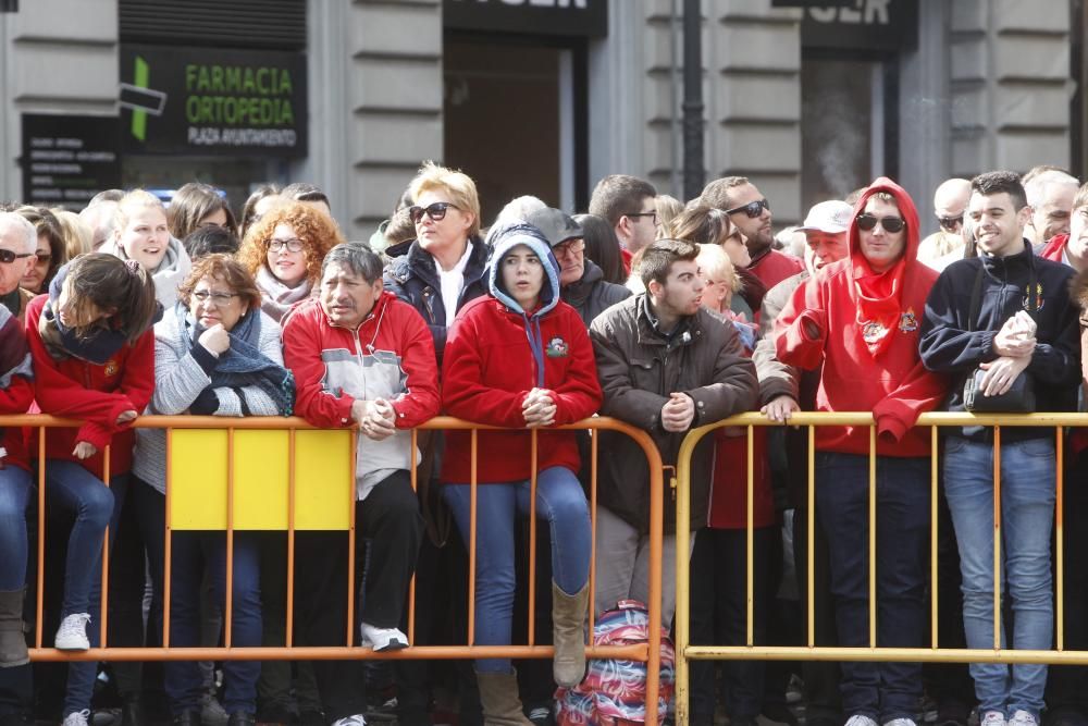 Ambientazo en la mascletà del día de la Crida