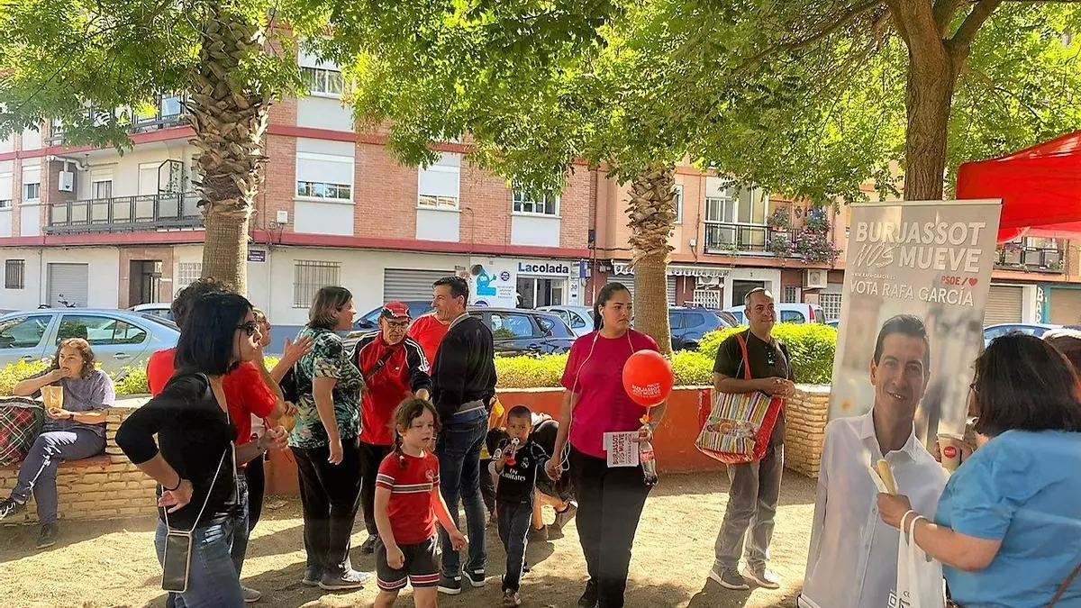 La campaña a pie de calle de Rafa García (PSPV) de Burjassot