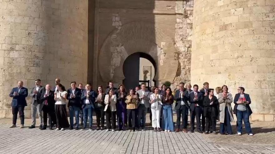 En vídeo | Diputados del PSOE, CHA, Teruel Existe e IU celebran un minuto de silencio a las puertas de las Cortes tras abandonar el pleno