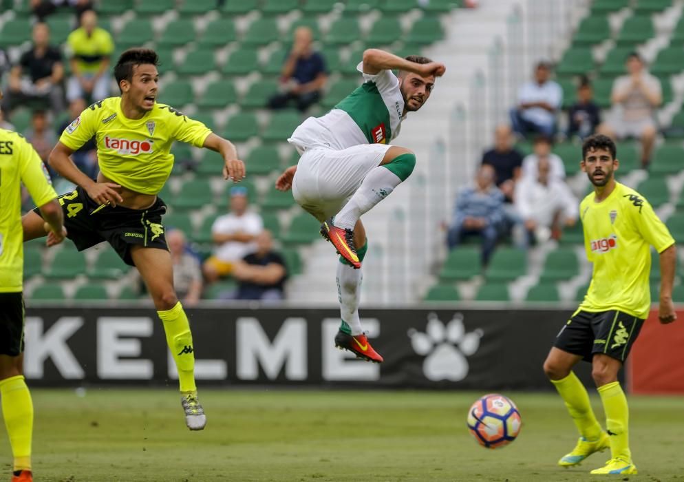 El Elche domina al Córdoba