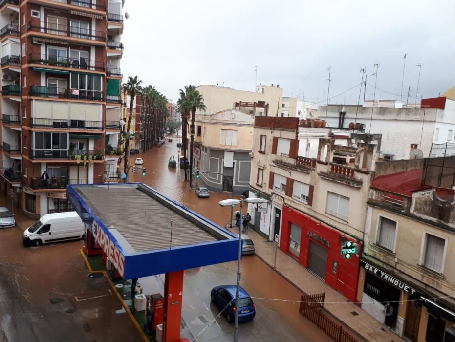 Consecuencias de las lluvias torrenciales caídas esta madrugada y esta mañana en Alzira.