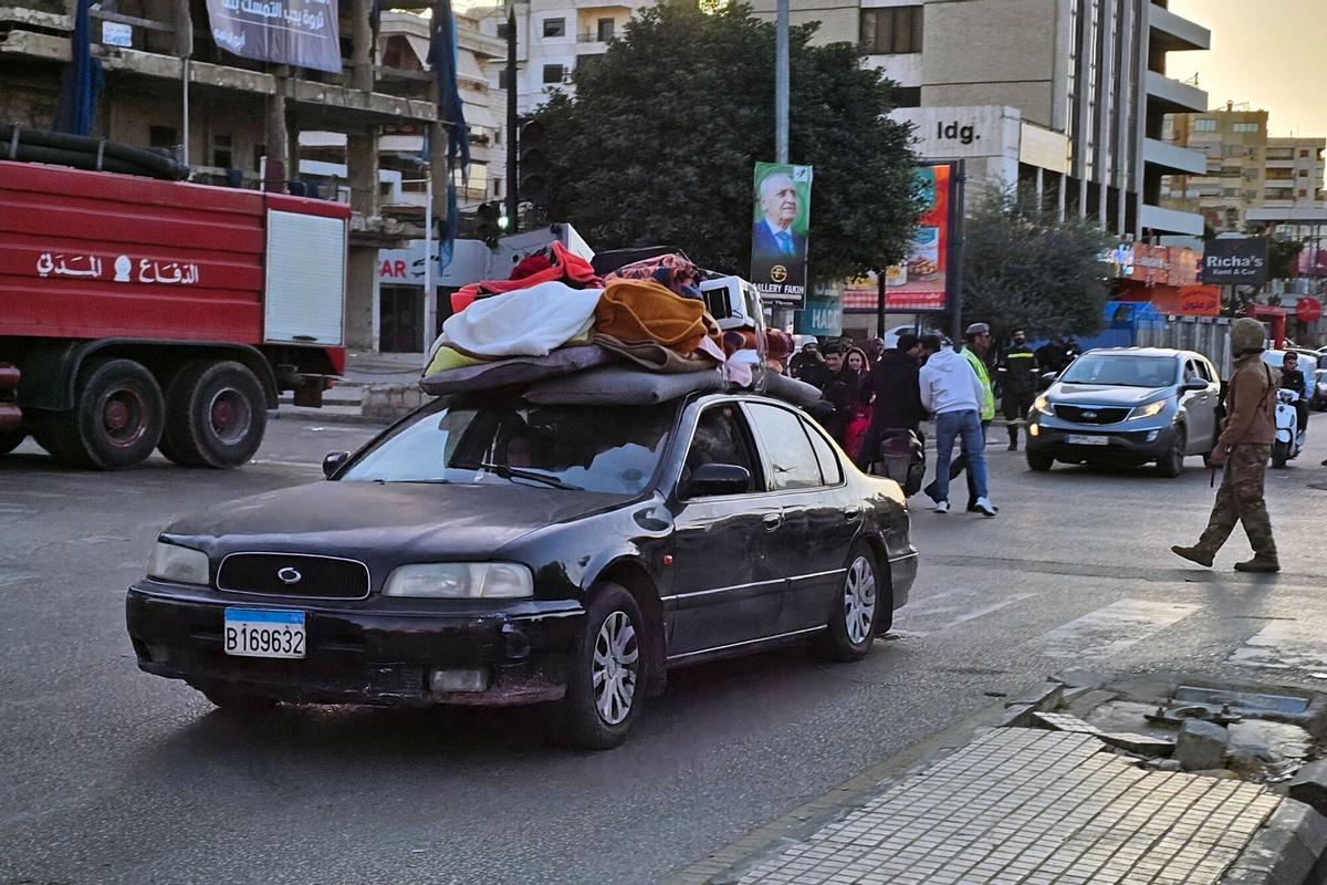 Los residentes de los suburbios del sur de Beirut abandonan sus hogares tras la orden de evacuación del ejército israelí.