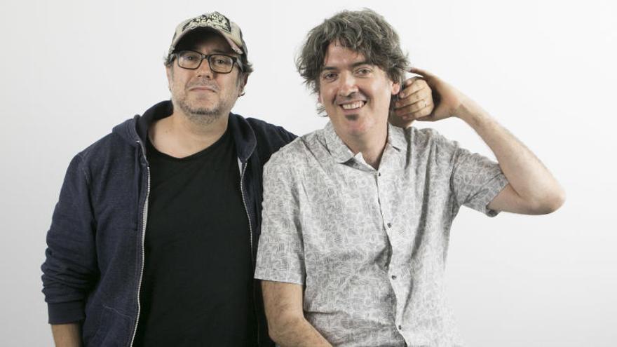 El director de la película Asamblea, Álex Montoya, a la izquierda, y el actor Jordi Aguilar.