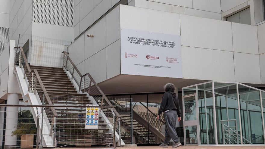 La Cámara de Alicante borra los planos de la nueva sede mientras Urbanismo decide sobre el derribo de la planta extra