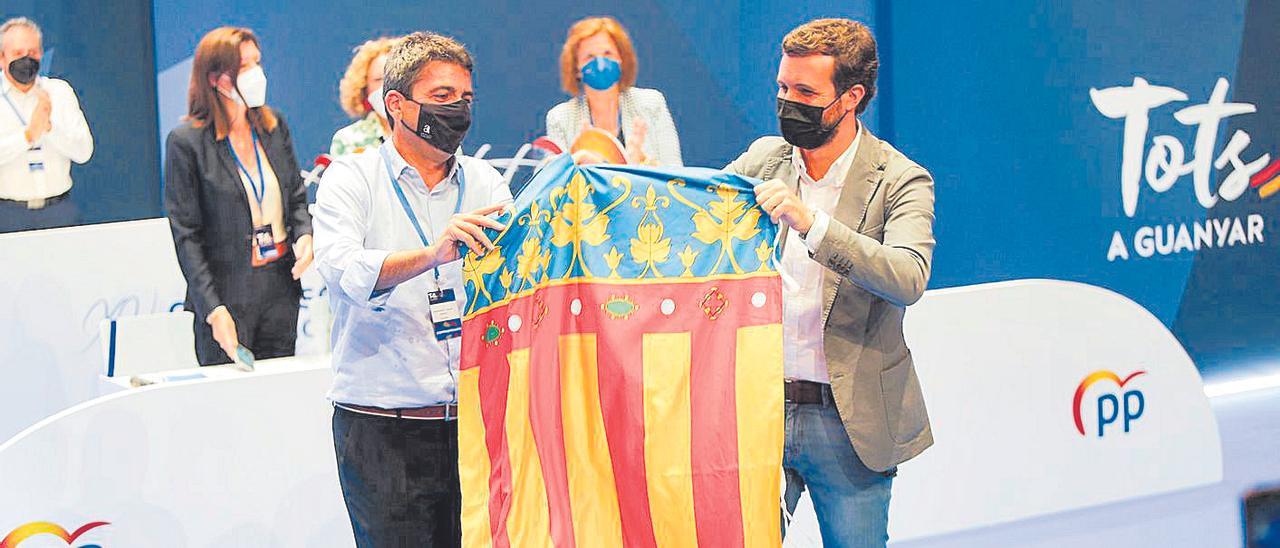 El presidente del PPCV, Carlos Mazón y Pablo Casado en el congreso regional.