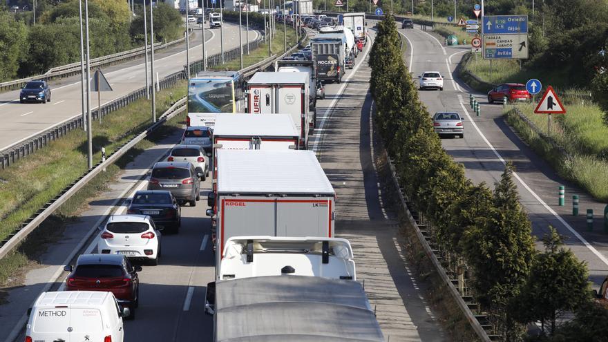 En imágenes: Así fue el atasco del martes en la &quot;Y&quot; por las obras a la altura del Montico