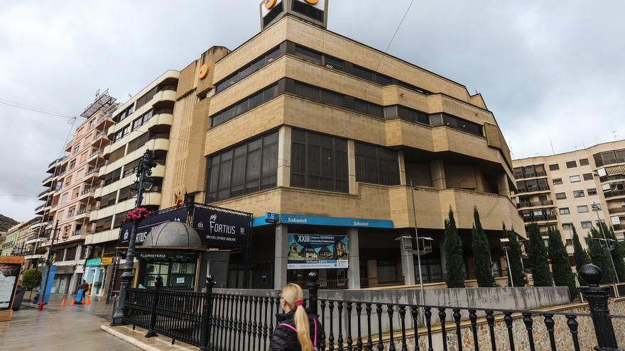 El Ayuntamiento de Orihuela descarta comprar el edificio de la CAM y deja sus locales