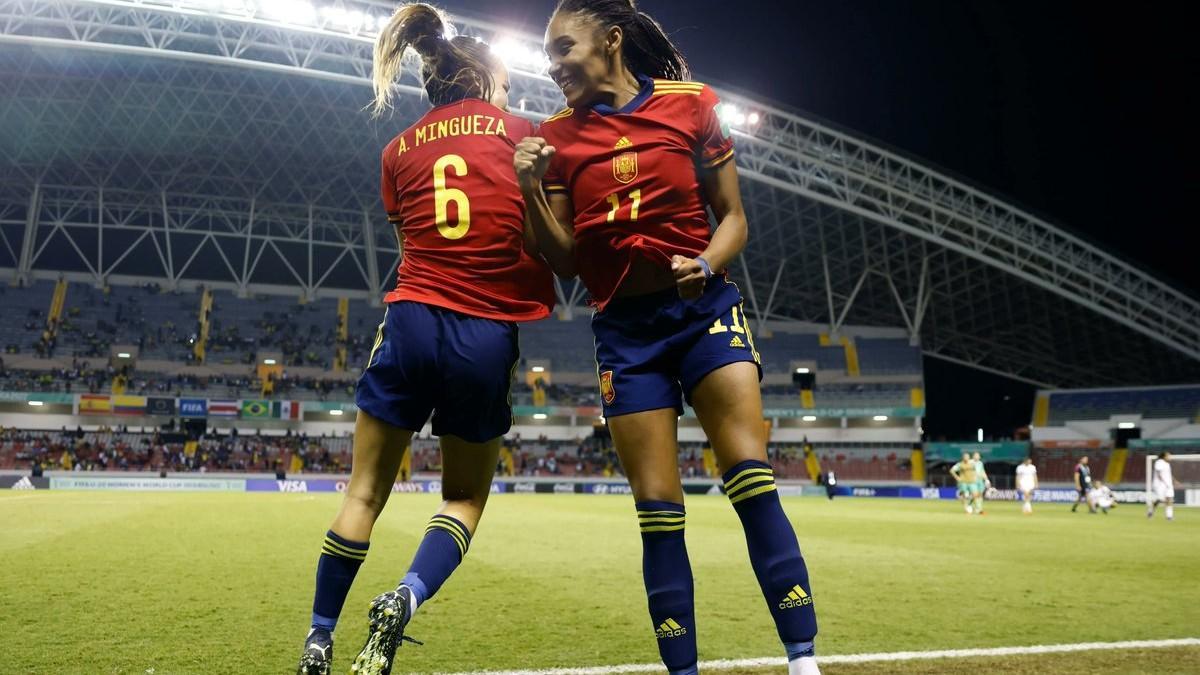 Gabarro celebrando el gol con Mingueza