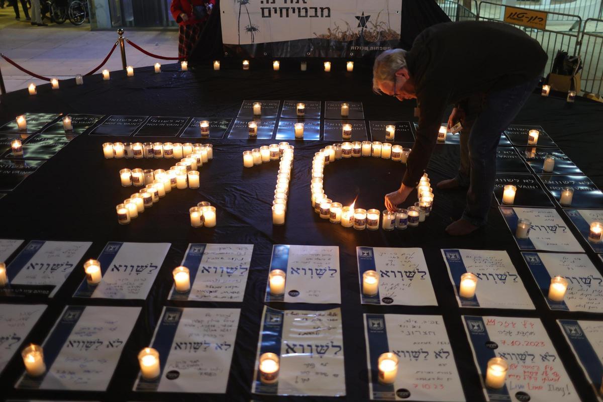 Familiares de los rehenes de Hamás protestan frente al domicilio de Netanyahu