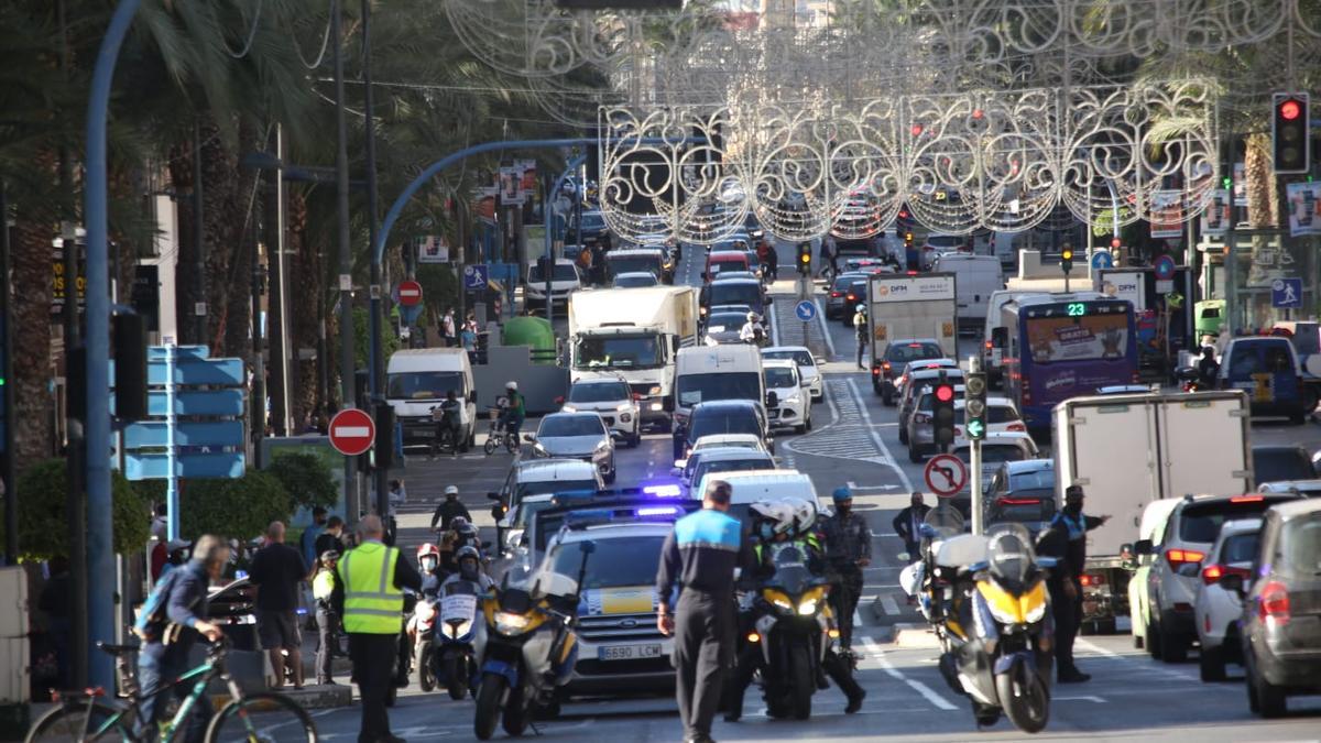 Una protesta de la hostelería colapsa el centro de Alicante