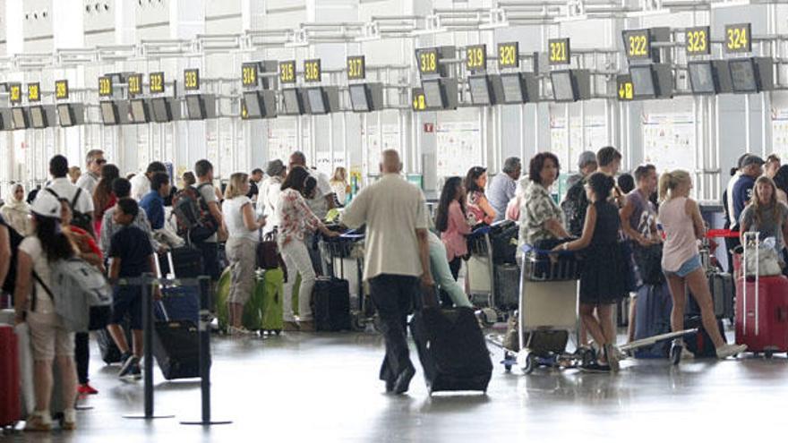 Unos 50 vuelos serán cancelados en la huelga planeada por Iberia.