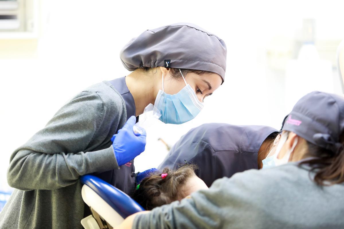 En la Clínica Dental Mayans ofrecen tratamientos para niños y adultos.