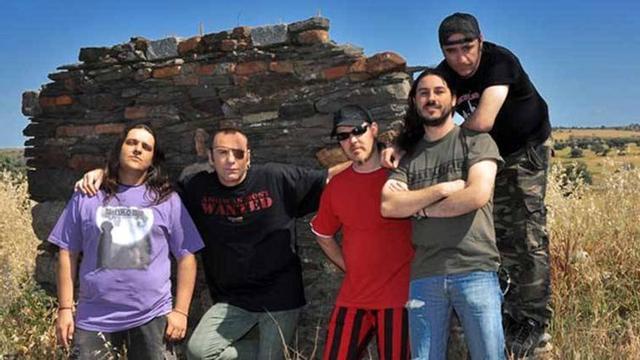 Vito Íñiguez, cantante de Sínkope: "Tocar en nuestra tierra siempre sabe mejor"