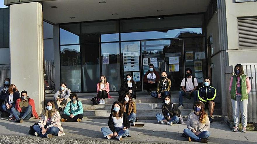 Los jóvenes reclaman la reapertura de los centros de estudios de Siero
