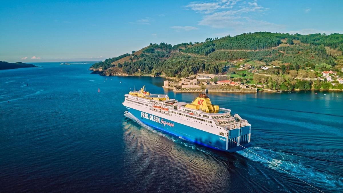 El ferri 'Buenavista Express', a su salida de Ferrol