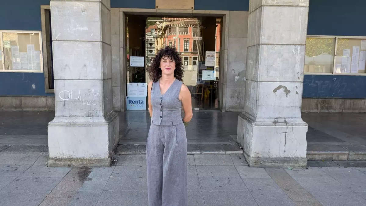 Ana María Fernández, portavoz de Vox en Laviana: "La reordenación del tráfico del plan ‘Arcadia’ resultó ser un fiasco absoluto"