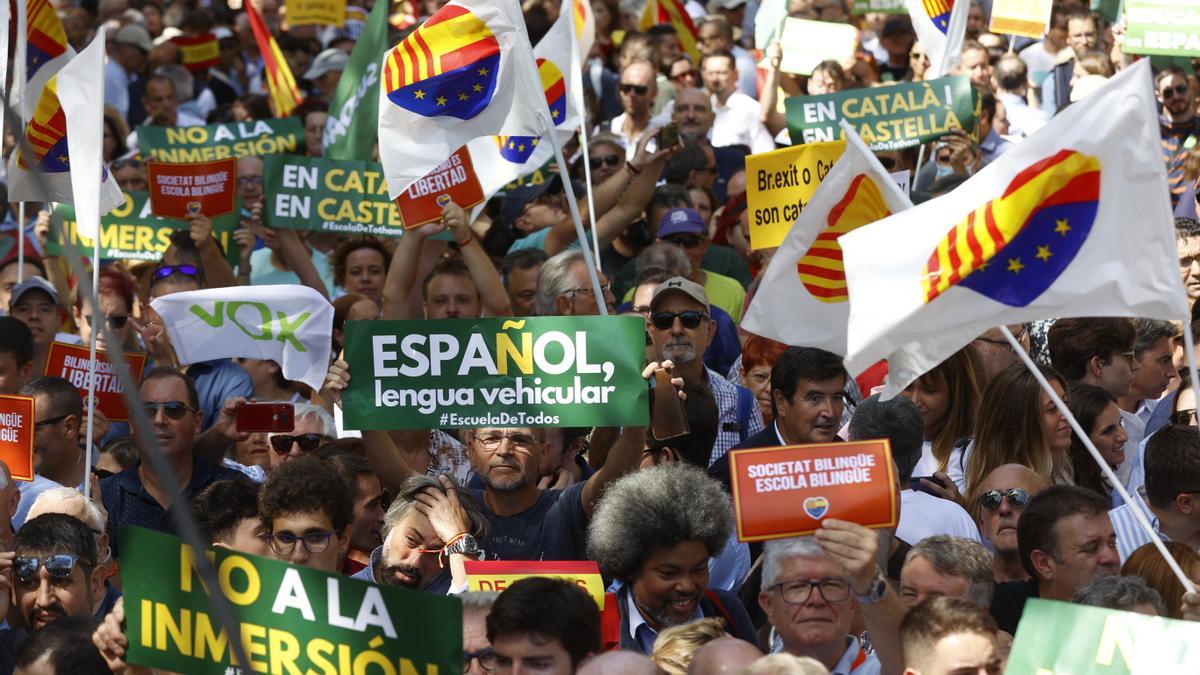 PP, Ciudadanos y Vox coinciden en la manifestación en defensa del castellano de Barcelona